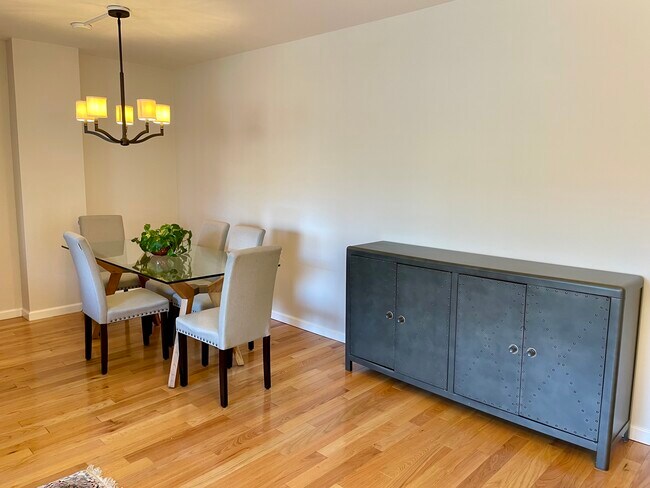 Photo - 4200 Cathedral Ave NW Unit 902