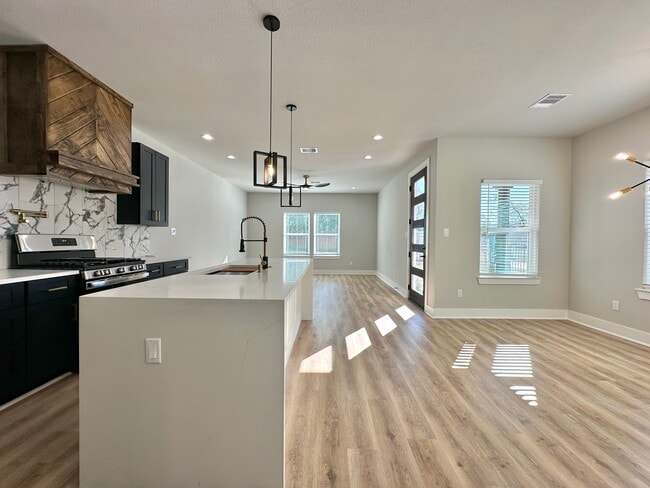 Photo - 2444 Carmel St