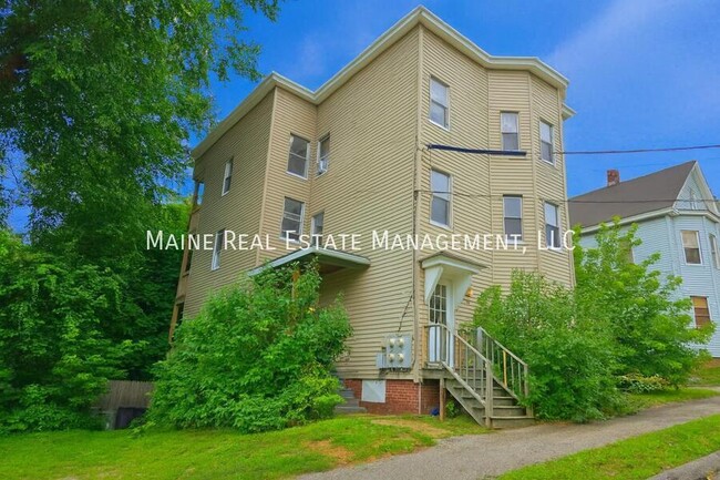 Building Photo - 93 Newbury St Unit 2 Rental