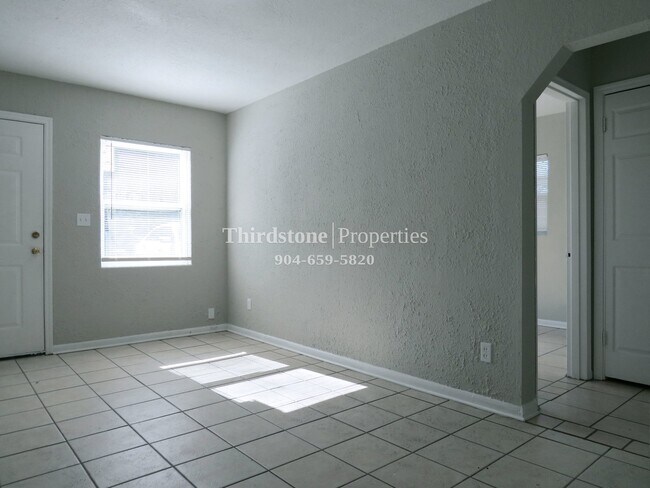 Photo - 2837 W 6th St