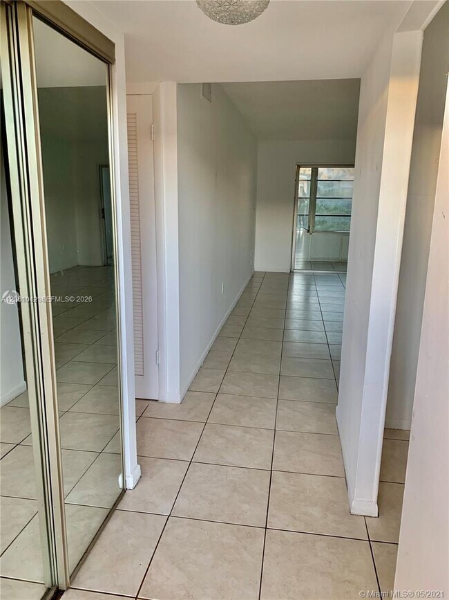 8220 Sunrise Lakes Blvd Unit 307