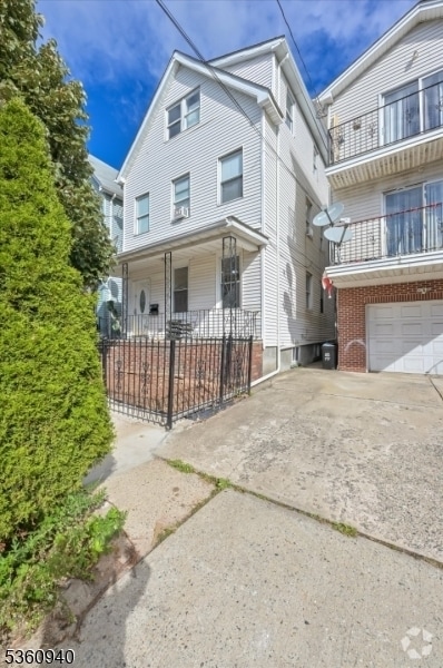 Building Photo - 907 Olive St Rental