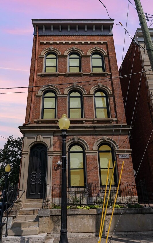 Building Façade - 440 Hopkins St (Cincinnati, OH)
