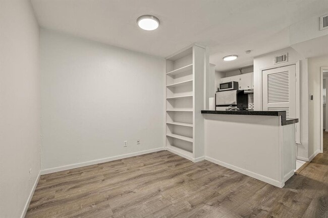 Photo - 4306 Avenue A Unit 105