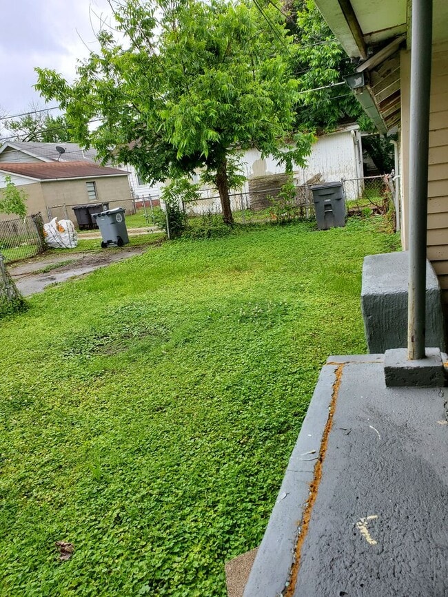 Photo - 2 Bed/ 1Bath/ Garage / Carport