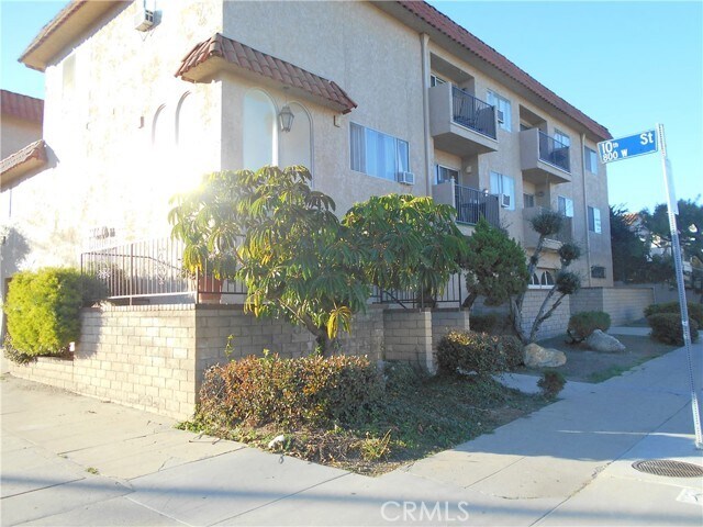 939 S Cabrillo Ave Unidad 8