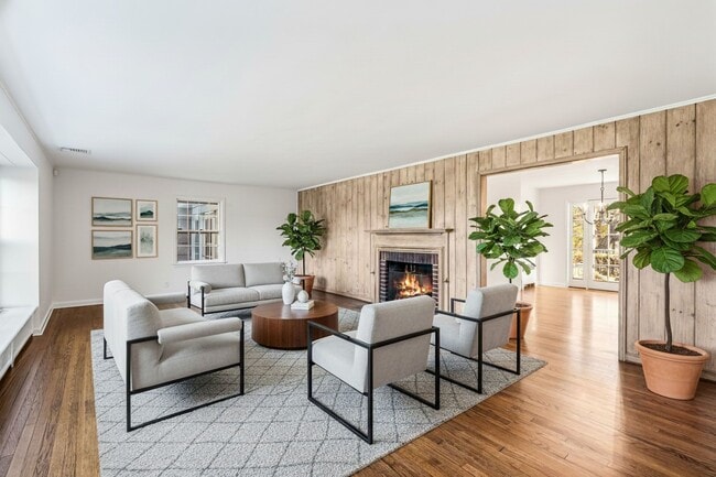 Photo - 110 Hegemans Ln