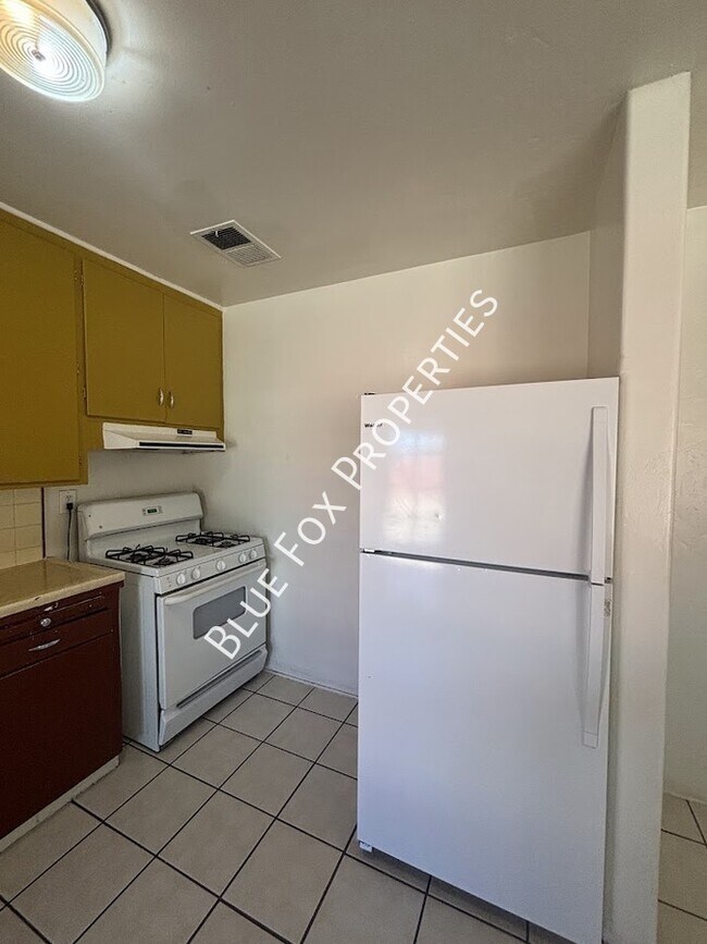 949 N Montezuma Ave