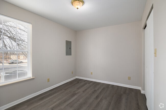 2 BR, 1 BA - 675 SF