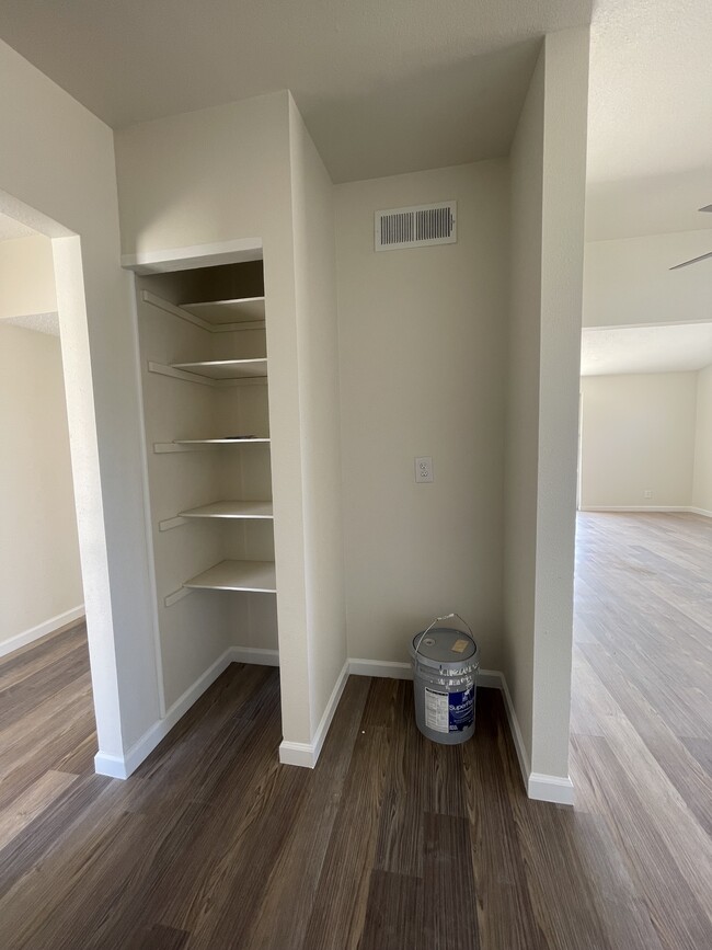 Photo - 4449 Finch Way