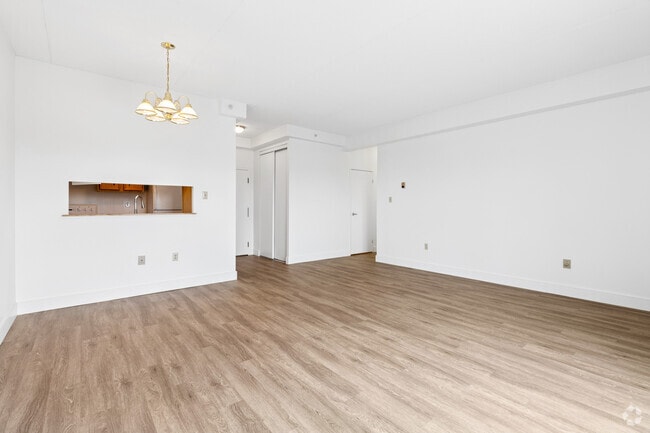 2 chambres, 1 salle de bain - 891 pi² - Salon - 405 Park Road North