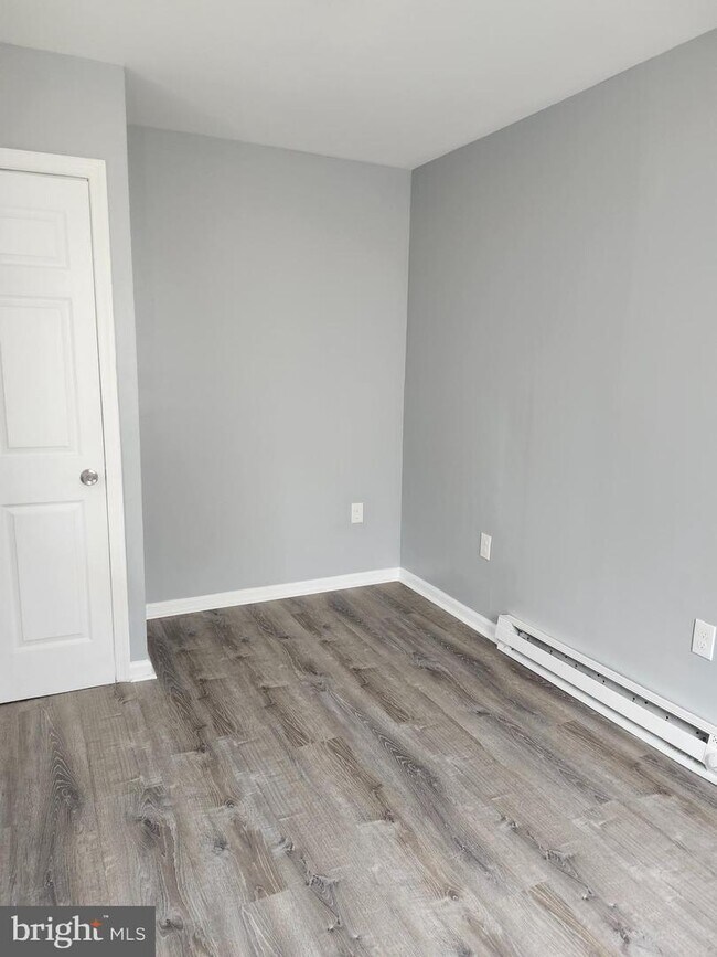 Photo - 555 Roberts St