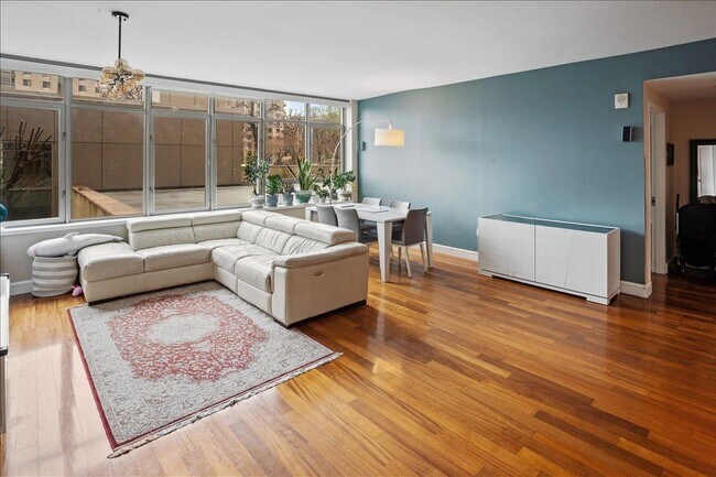 8100 River Rd Unit 302