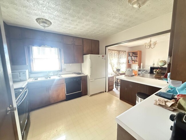 Photo - 258 Plantation Rd SW