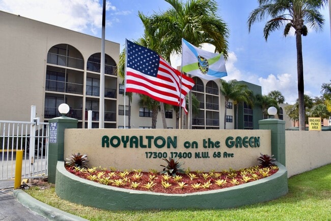 Bienvenido a Royalton on the Green - Royalton On The Green Apartments