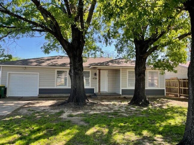 Photo - 1105 Fisher St