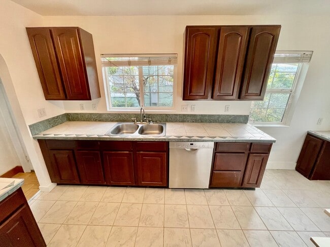 Photo - Upgraded 3bd/2bath Laurelhurst Home w/ Pri...