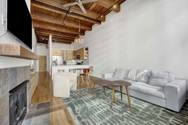 Photo - 525 W Superior St Unidad 322