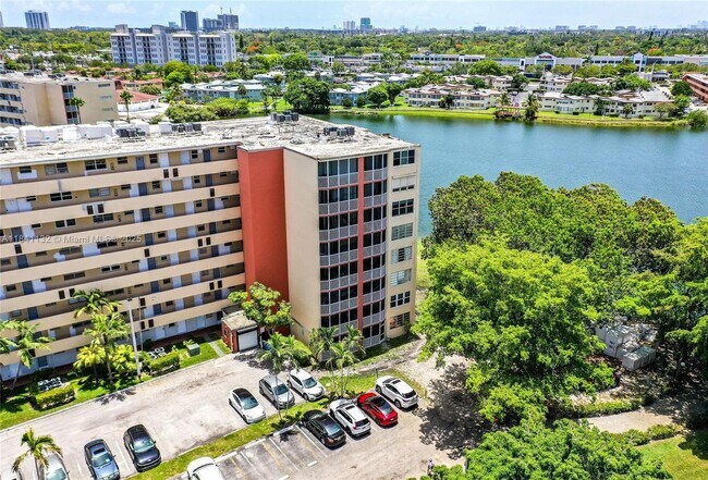 Photo - 1750 NE 191st St Unidad 100-1