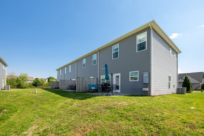 Photo - 631 NE Bellingham Dr