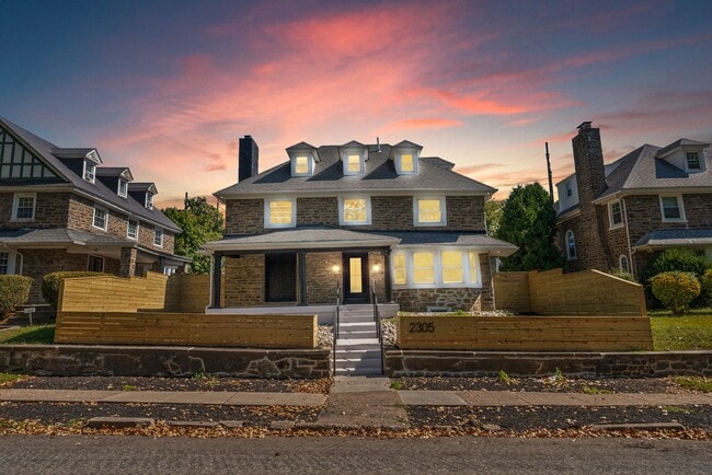 Building Photo - 2305 N 50th St Rental