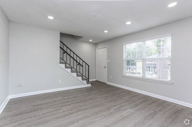 2BR , 1,5BA - 1,066 PIES2