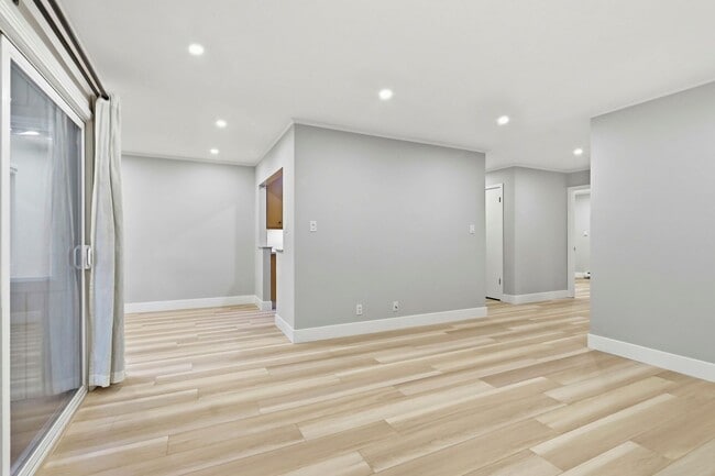 Photo - Move-In Ready 2 Bedroom/1 Bathroom Condo in The Heart of Mountain View!