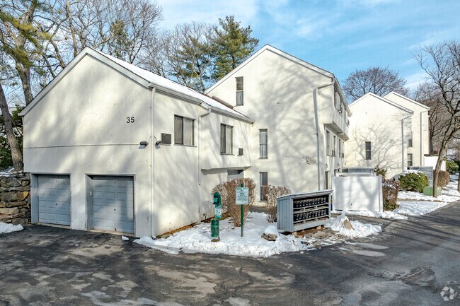 Building Photo - Putnam Green