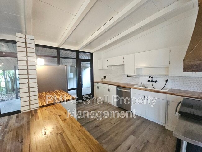 Building Photo - 11 Brandywine Rd