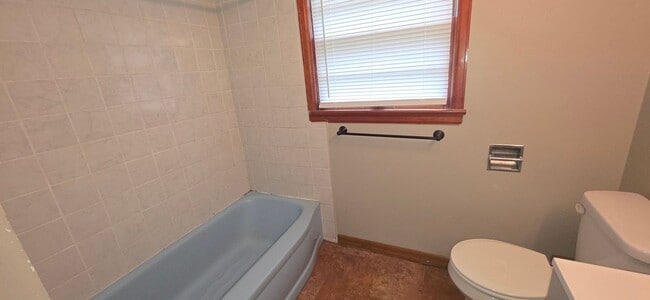 Photo - 3 Bedroom 2 Bath Carthage Stone Beauty! $1195