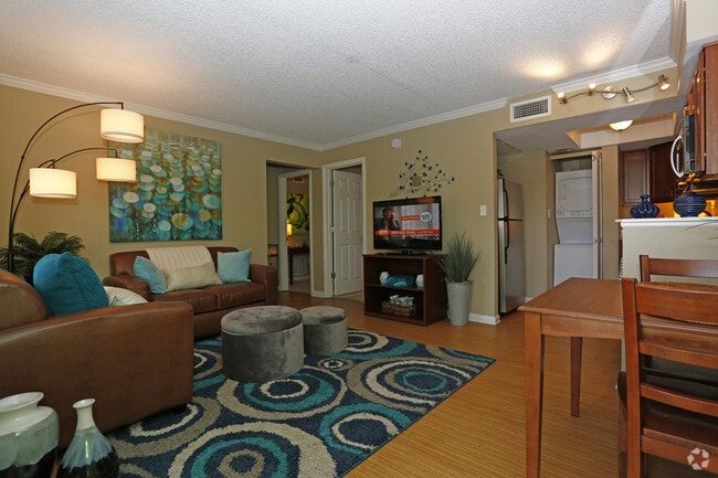 2BR, 2BA - 800 SF B1 - Living - U Lake