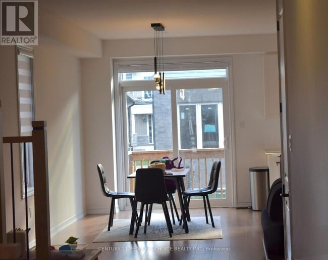 Photo - 107 Molozzi St