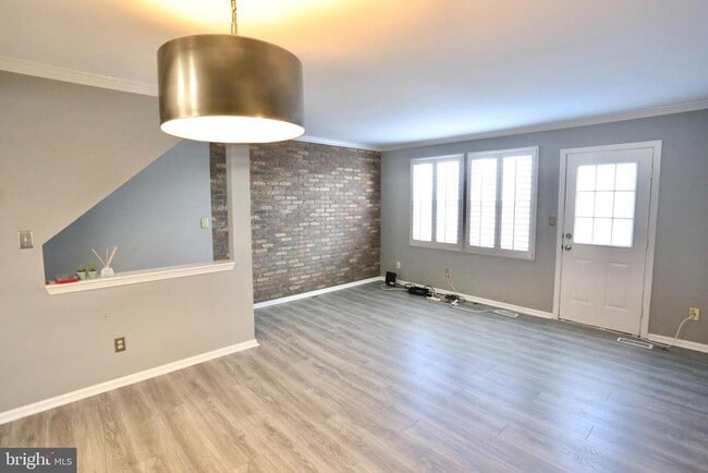 Photo - 6623 Skylemar Trail