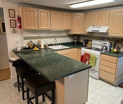 Kitchen - 611 Popes Island Rd Unit 611