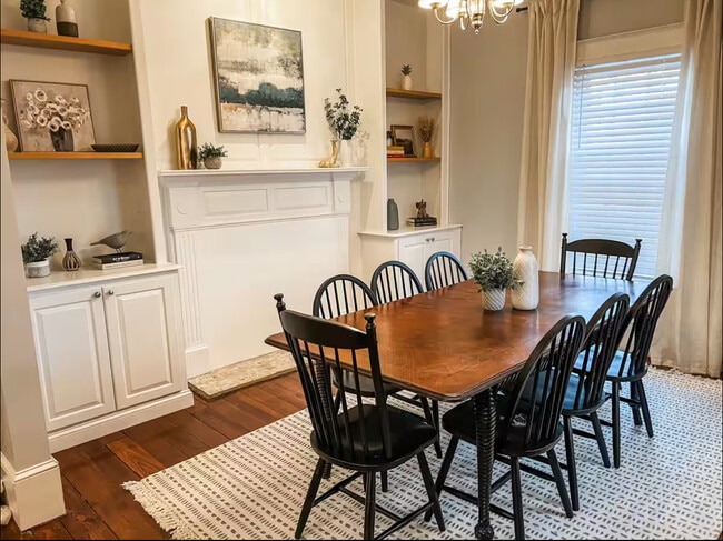 Photo - 405 Morson St