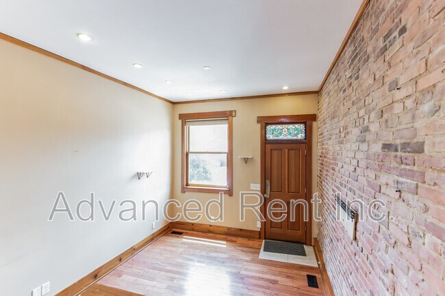 2802 E Fairmount Ave