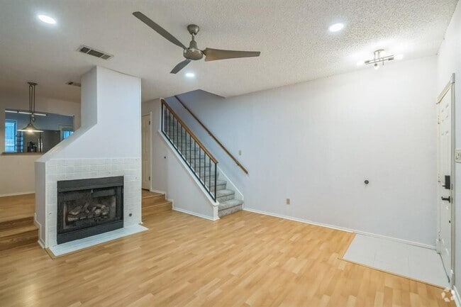 Building Photo - 1411 Gracy Farms Ln Unit 107 Rental