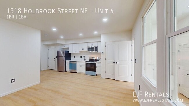 Photo - 1318 Holbrook St NE Unit 4