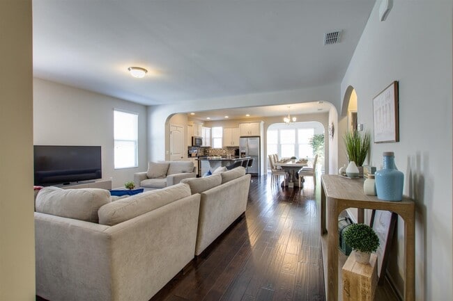 Photo - 1989 Stonewater Dr