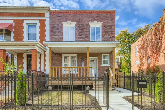 Building Photo - 6540 S Ingleside Ave