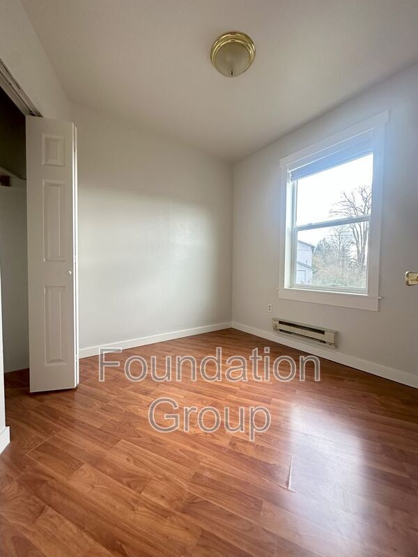 Photo - 842 Davis Pl S