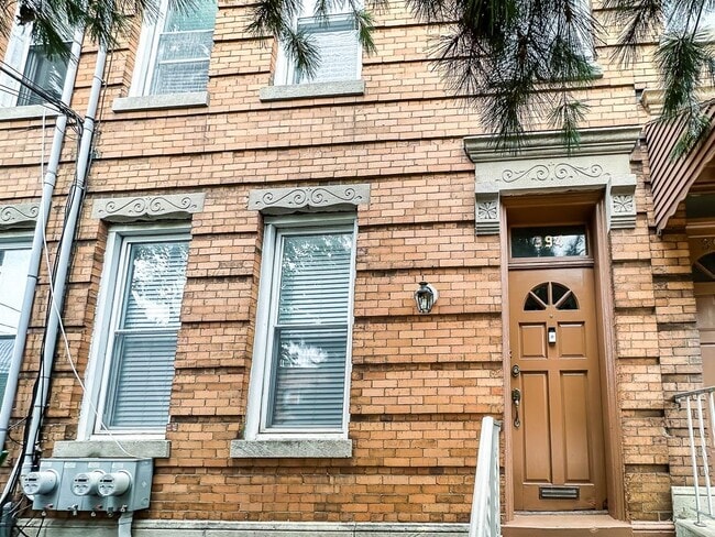 Photo - 394 Woodlawn Ave Unit 2