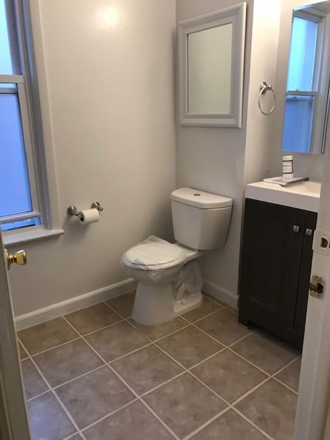 Photo - 142 Walnut St Unit B