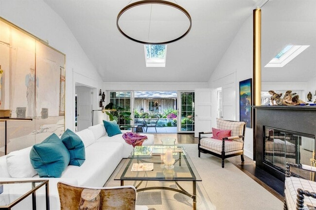 Photo - 16 Rsmorw Ct