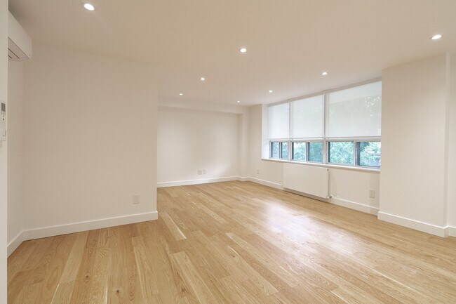 Photo - 755 Avenue Rd