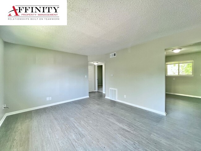 Photo - 1507 N 55 Dr