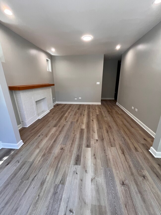 Building Photo - 4048 N Richmond St Unit 1