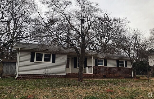 Building Photo - Simpsonville  3 Bedroom, 1.5 Bath Home Nea...