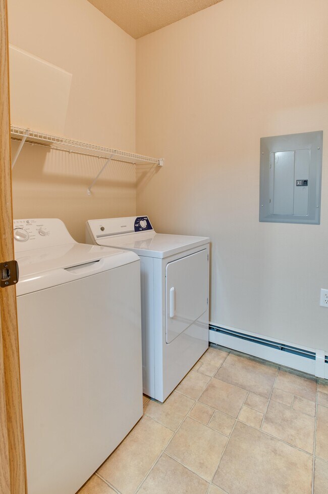 Osgood Place Apartments Washer/Dryer - Osgood Place Apartments
