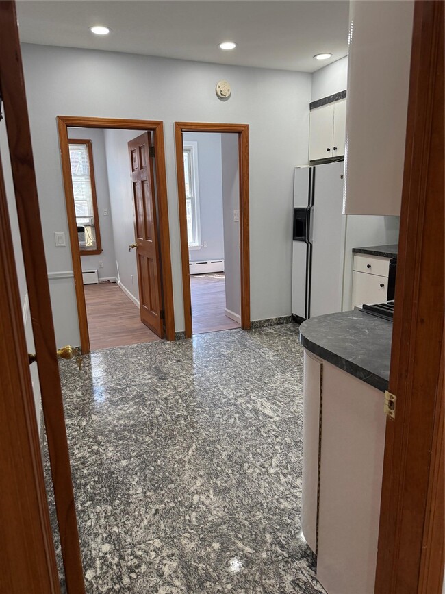 Photo - 66-18 75th St Apartamento